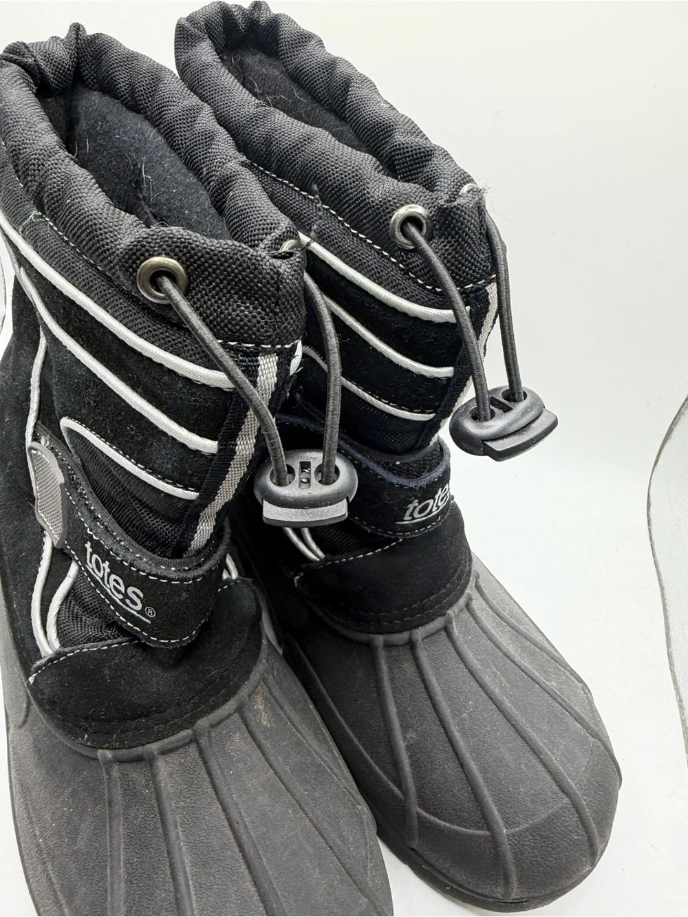 TOTES Todd Suede Waterproof Insulated Snow Boots Boys Size 4 Rubber Sole Winter